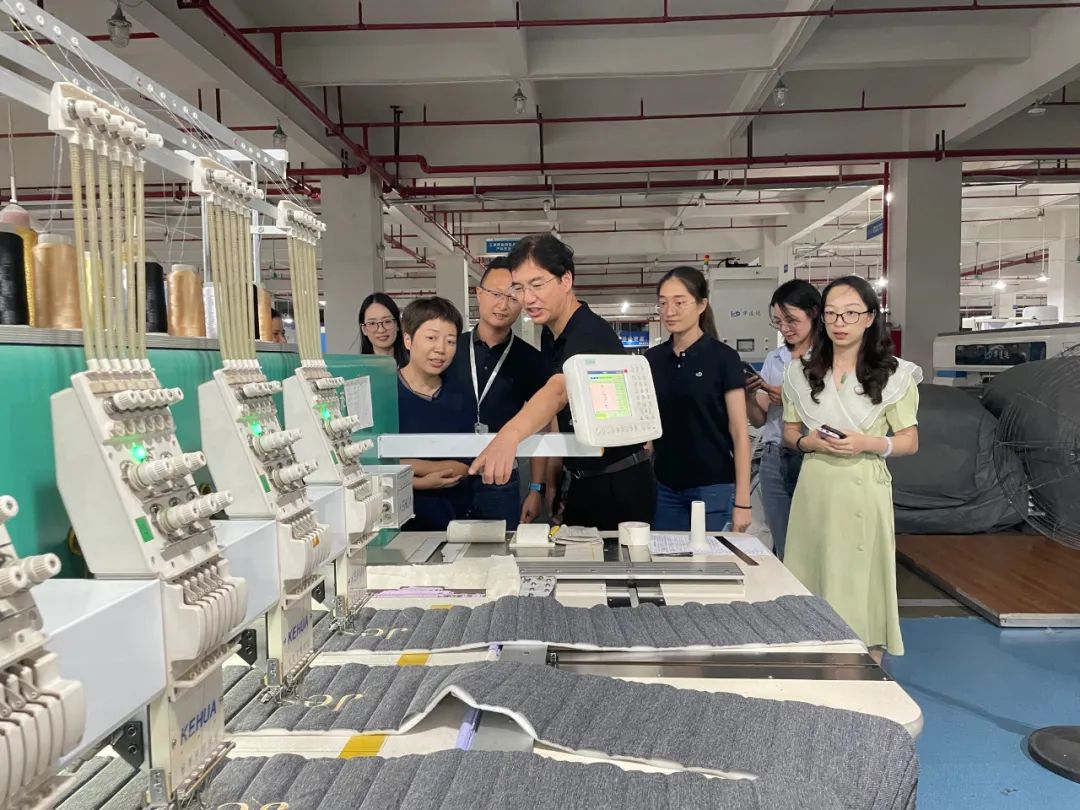 news-JLH-Warmly welcome the leaders of SHUNDE POLYTECHNIC to Jinlongheng Furniture for exchange and 
