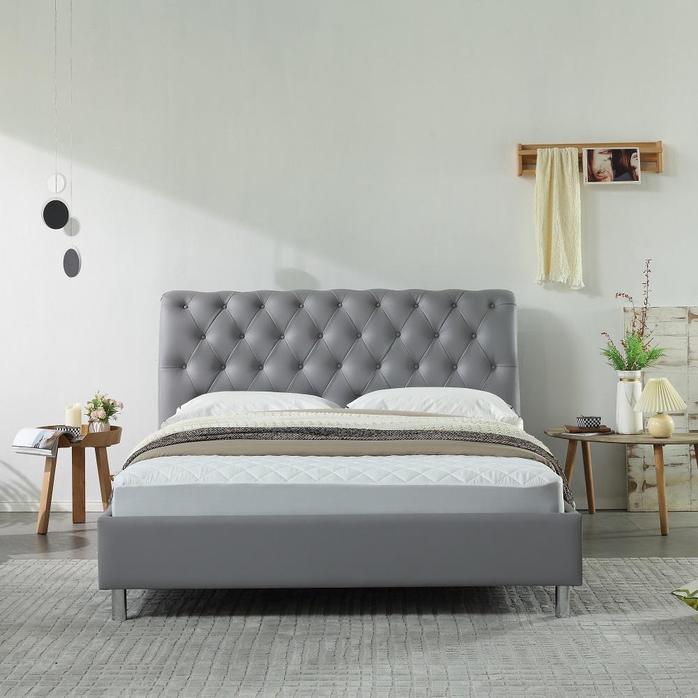 MP3618ZT |   Luxuriously comfortable leather bed with a generously cushioned headboard